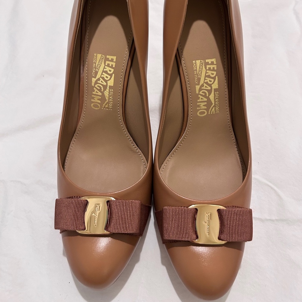 Salvatore Ferragamo Pimpa C Pumps – Sienne Calf Bow Heels Size 11B